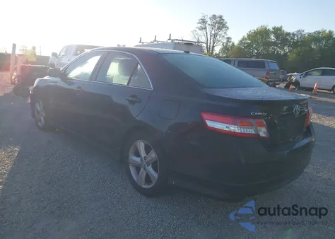 2011 Toyota Camry Se z USA, uszkodzony, nr VIN 4T1BF3EK4BU230683